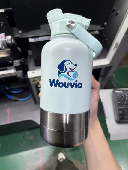 Gourde Wouvia blanche avec logo bleu